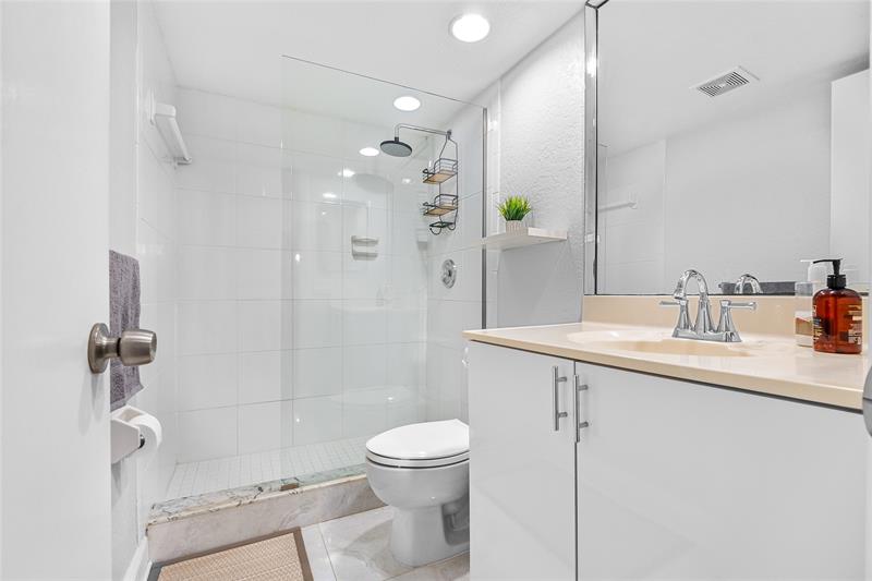 Image 22 of 54 For 3216 8th St  303