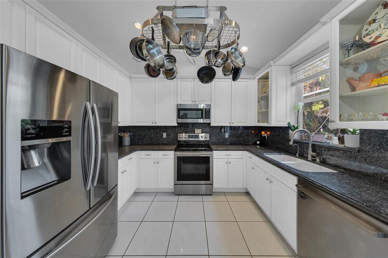 Image 16 of 42 For 23286 Alora Dr