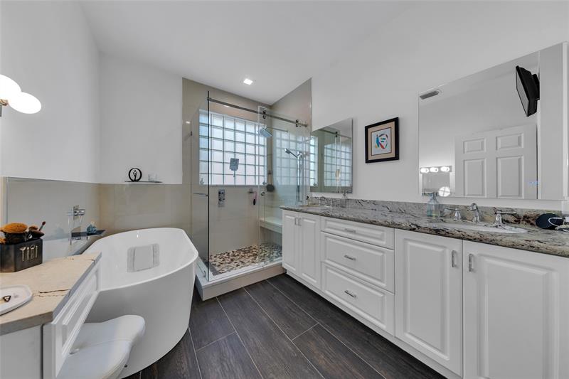 Image 25 of 42 For 23286 Alora Dr