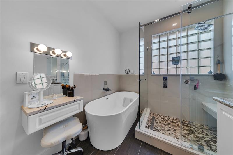 Image 26 of 42 For 23286 Alora Dr