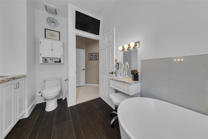 Image 27 of 42 For 23286 Alora Dr