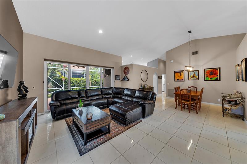 Image 5 of 42 For 23286 Alora Dr