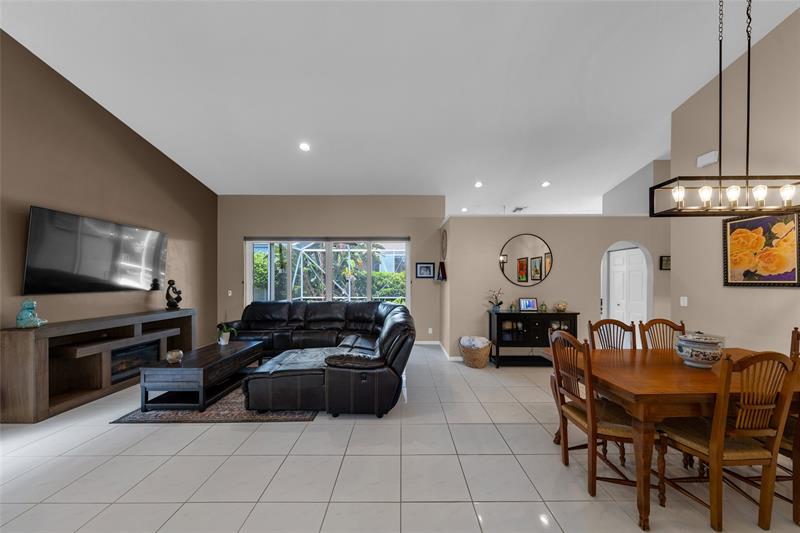 Image 7 of 42 For 23286 Alora Dr