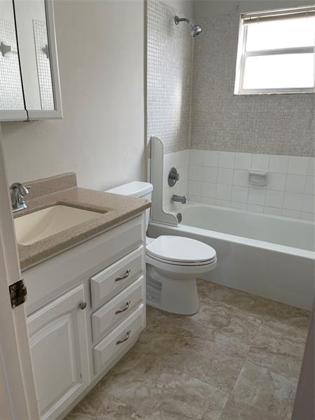 Image 15 of 17 For 6507 Winfield Blvd  223-c