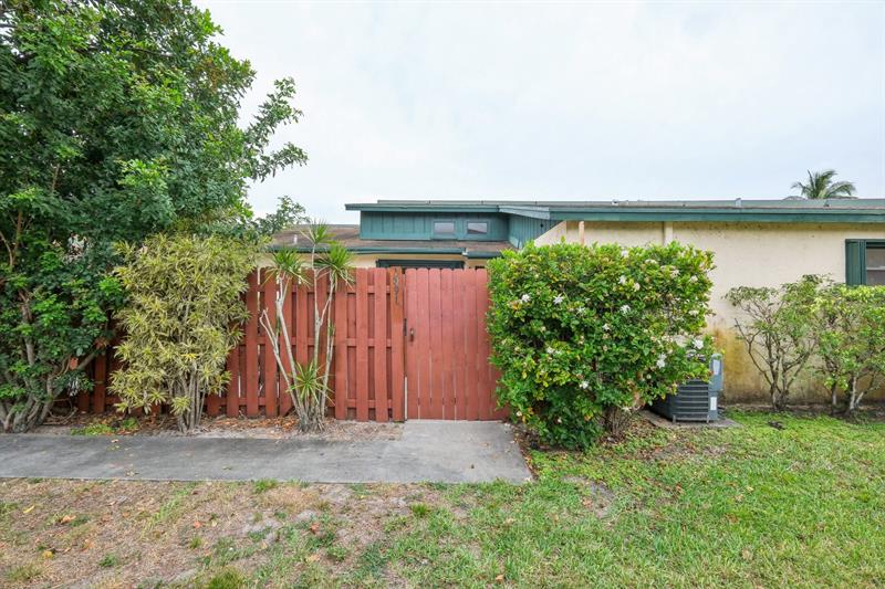 Details for 1091 Manor Dr, Palm Springs, FL 33461
