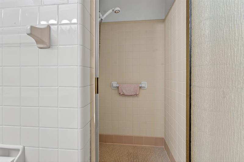 Image 18 of 83 For 5240 20th Street