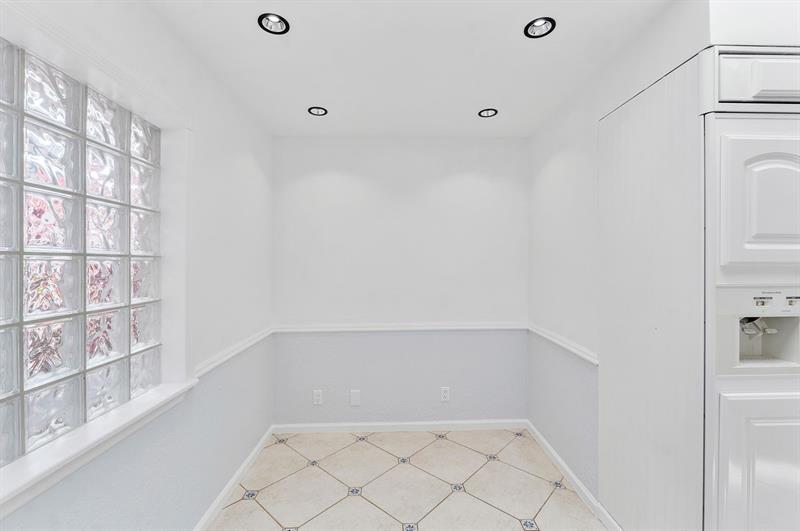 Image 17 of 35 For 11690 19th Dr  11690