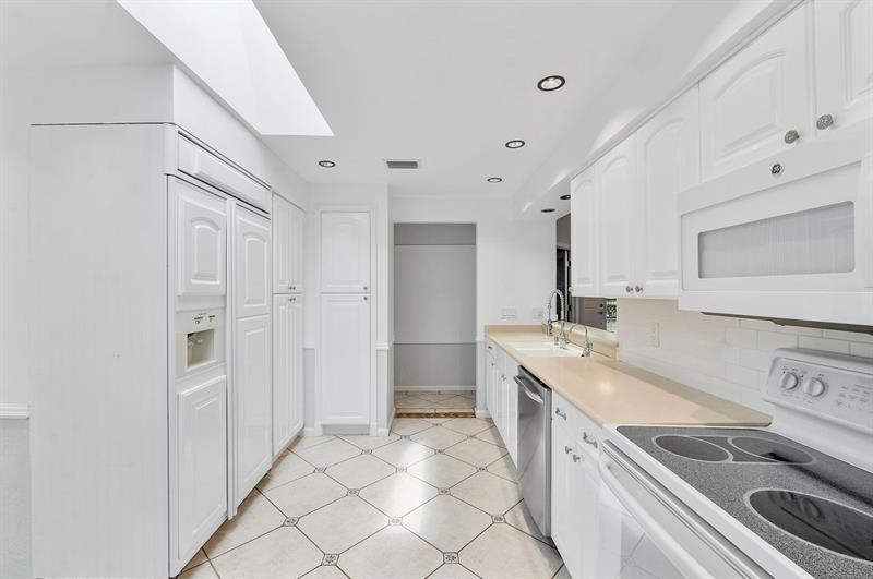 Image 18 of 35 For 11690 19th Dr  11690