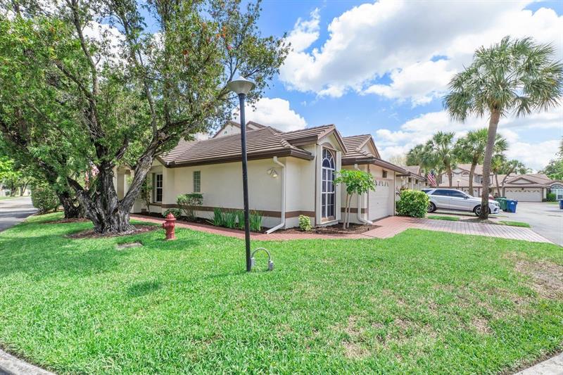 Image 26 of 35 For 11690 19th Dr  11690