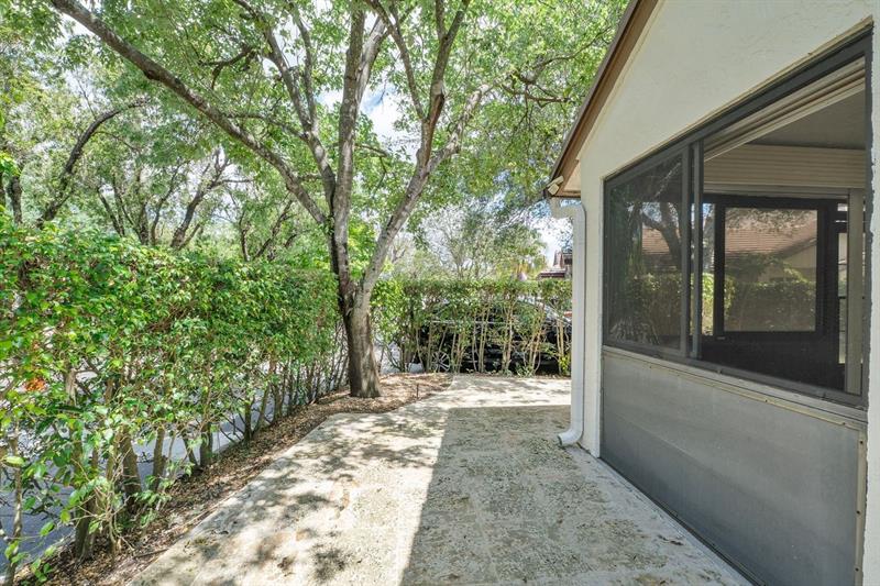 Image 28 of 35 For 11690 19th Dr  11690