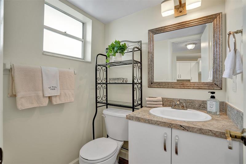 Image 7 of 27 For 604 2nd St  420