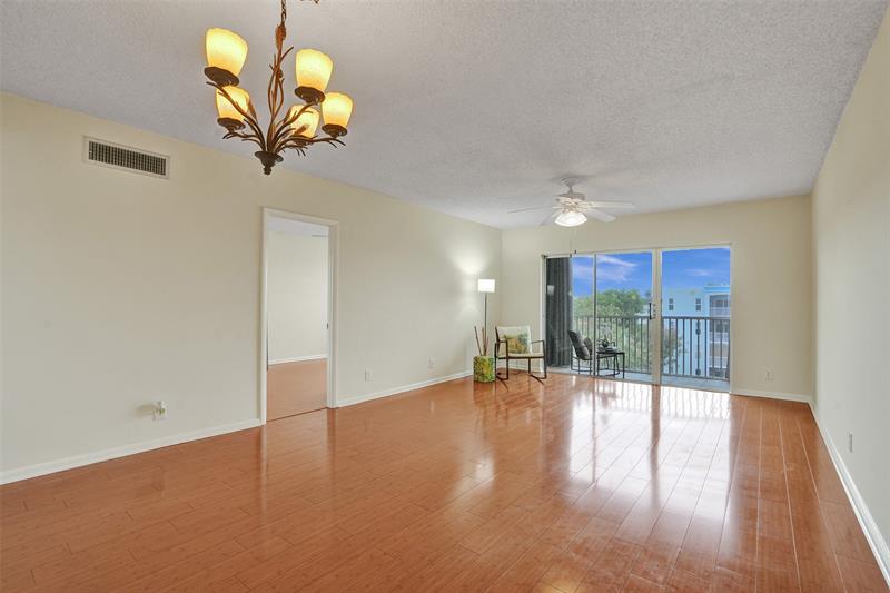 Image 9 of 27 For 604 2nd St  420