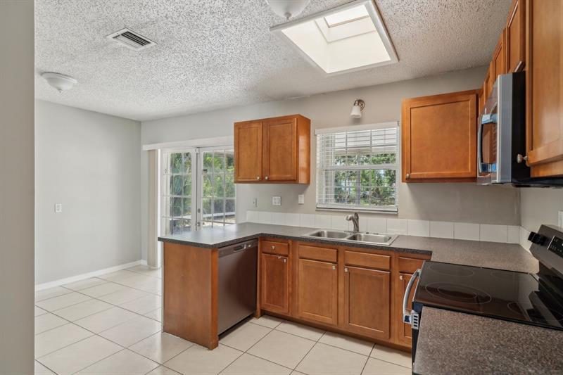 Image 13 of 33 For 1531 17th Ave