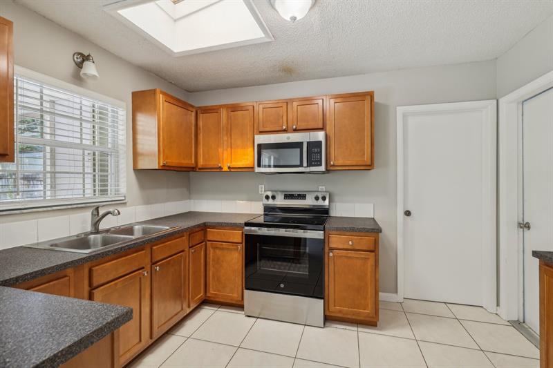 Image 16 of 33 For 1531 17th Ave