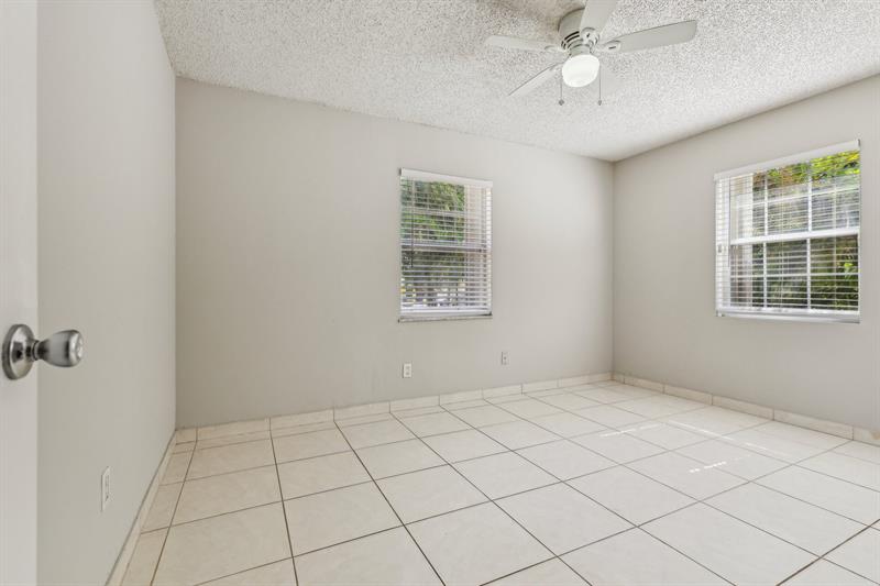 Image 21 of 33 For 1531 17th Ave