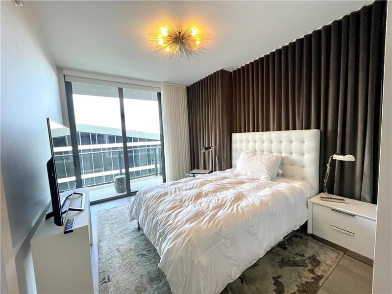 Image 11 of 22 For 2960 207 St  1008