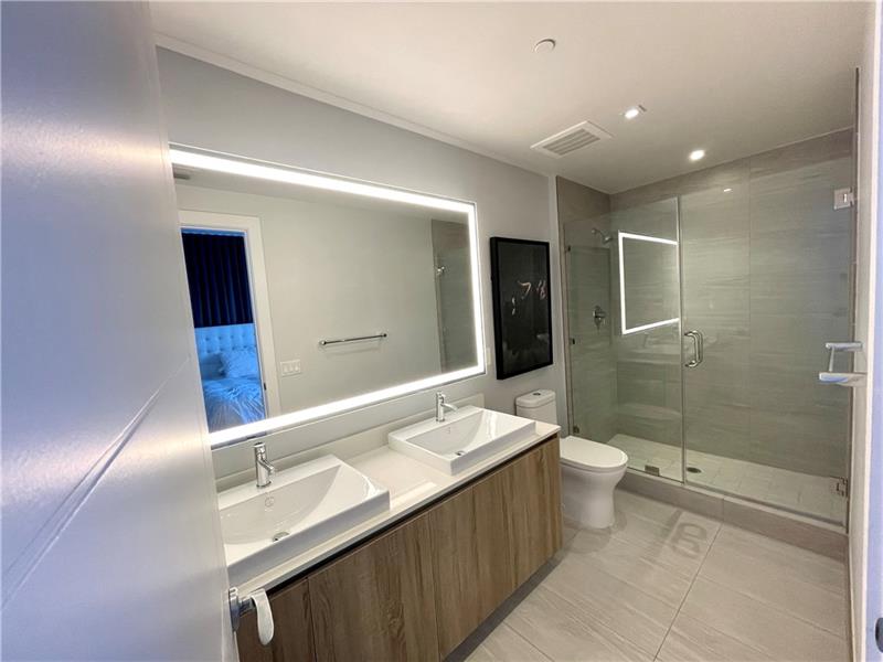Image 12 of 22 For 2960 207 St  1008