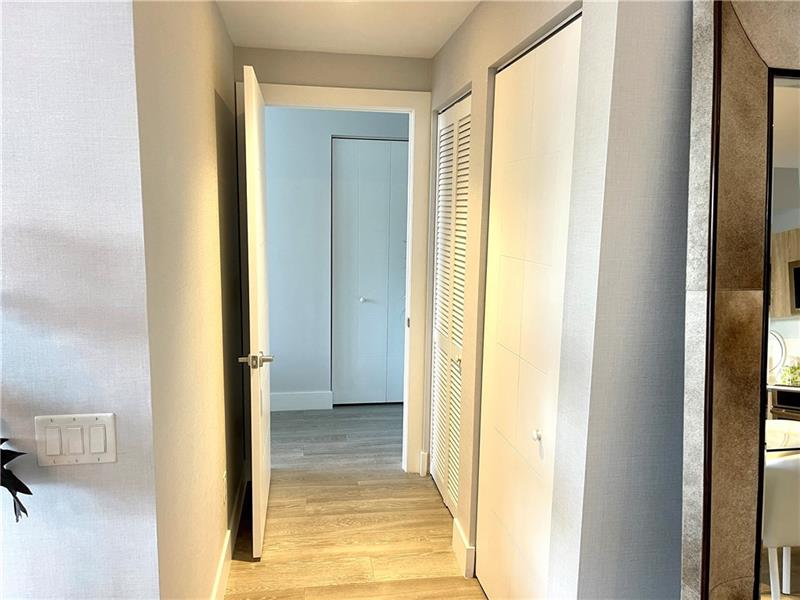 Image 17 of 22 For 2960 207 St  1008