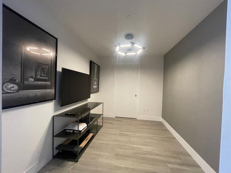 Image 20 of 22 For 2960 207 St  1008