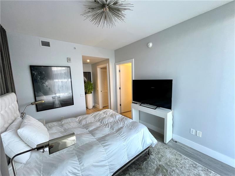 Image 9 of 22 For 2960 207 St  1008