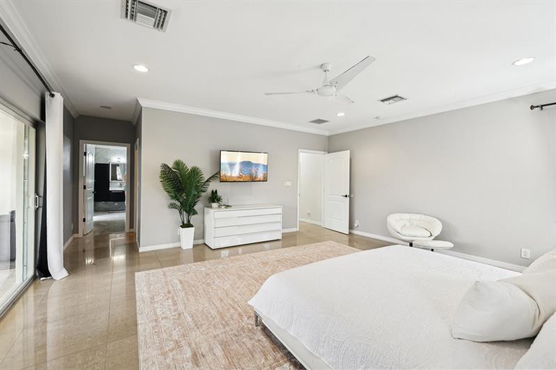 Image 10 of 72 For 1467 53rd Ct