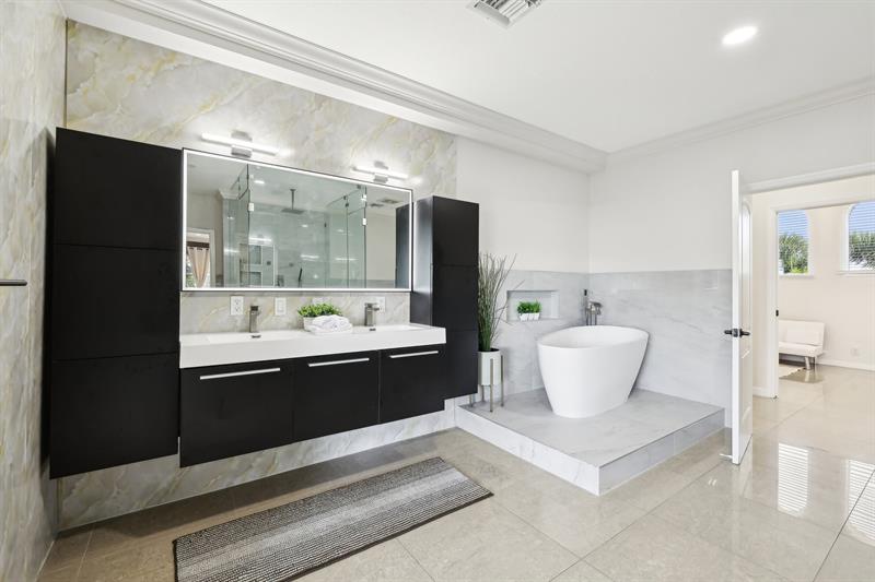 Image 11 of 72 For 1467 53rd Ct