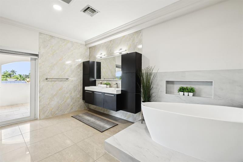 Image 13 of 72 For 1467 53rd Ct