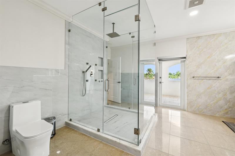 Image 14 of 72 For 1467 53rd Ct