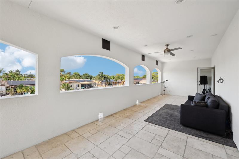 Image 16 of 72 For 1467 53rd Ct
