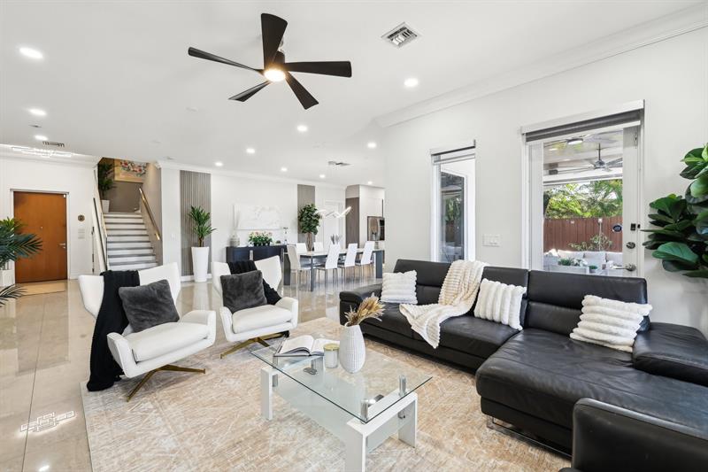 Image 18 of 72 For 1467 53rd Ct