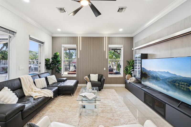 Image 20 of 72 For 1467 53rd Ct