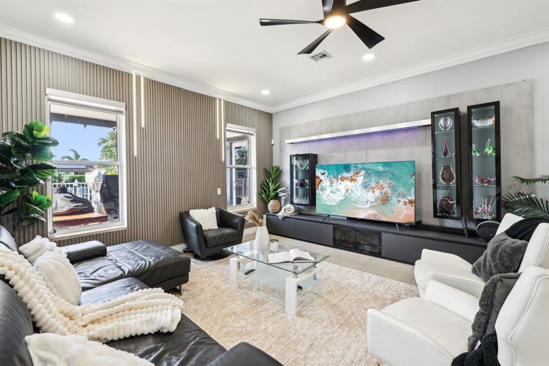 Image 21 of 72 For 1467 53rd Ct