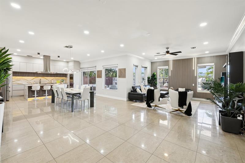 Image 23 of 72 For 1467 53rd Ct