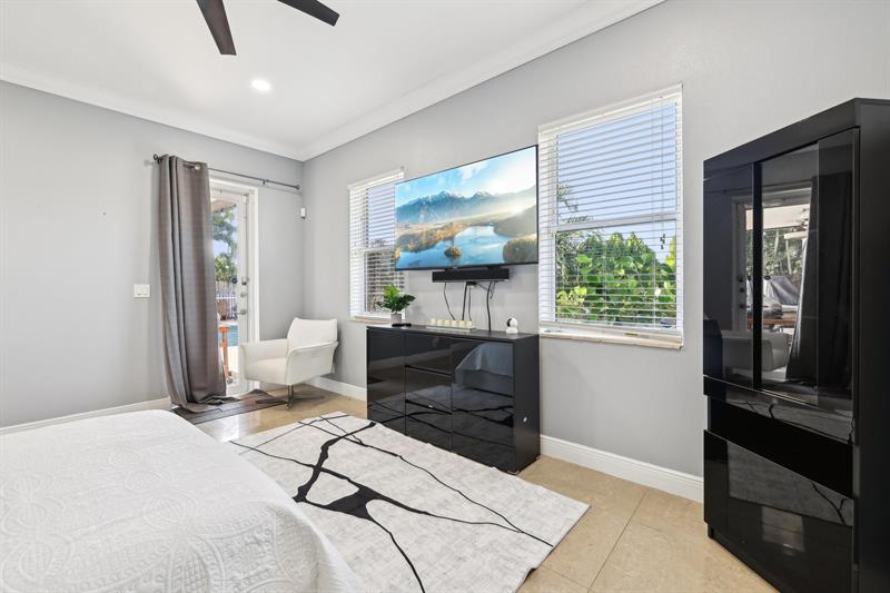 Image 26 of 72 For 1467 53rd Ct