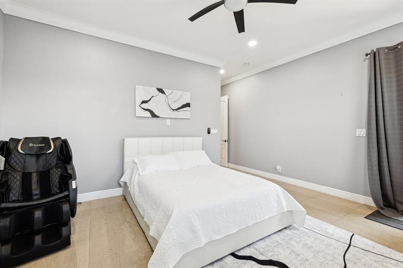 Image 27 of 72 For 1467 53rd Ct