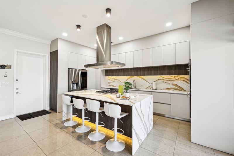Image 3 of 72 For 1467 53rd Ct