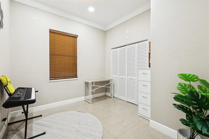 Image 30 of 72 For 1467 53rd Ct