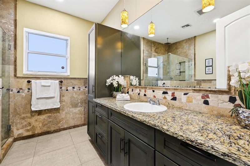 Image 31 of 72 For 1467 53rd Ct