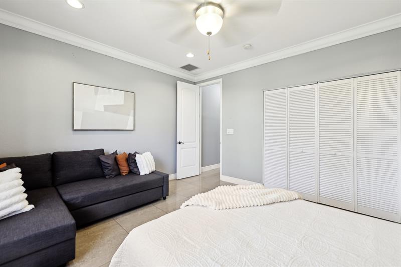 Image 34 of 72 For 1467 53rd Ct