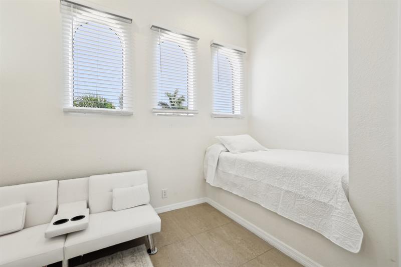 Image 36 of 72 For 1467 53rd Ct