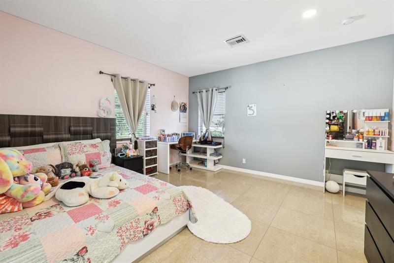 Image 38 of 72 For 1467 53rd Ct