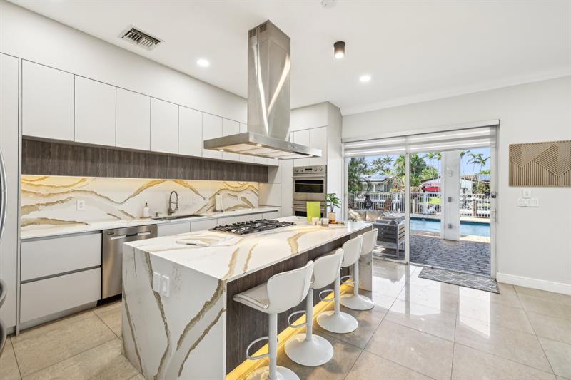 Image 4 of 72 For 1467 53rd Ct