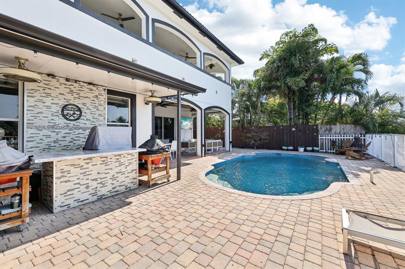 Image 44 of 72 For 1467 53rd Ct