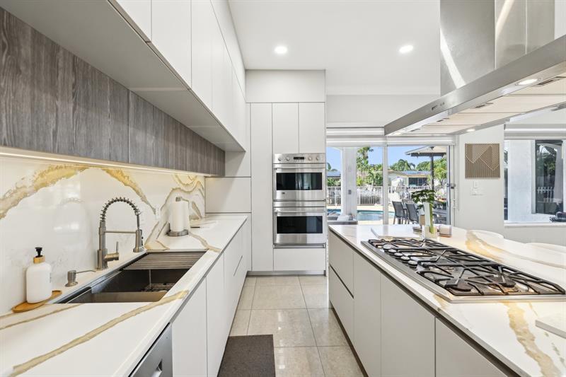 Image 7 of 72 For 1467 53rd Ct