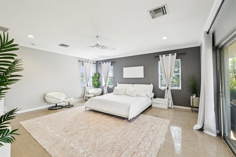 Image 9 of 72 For 1467 53rd Ct