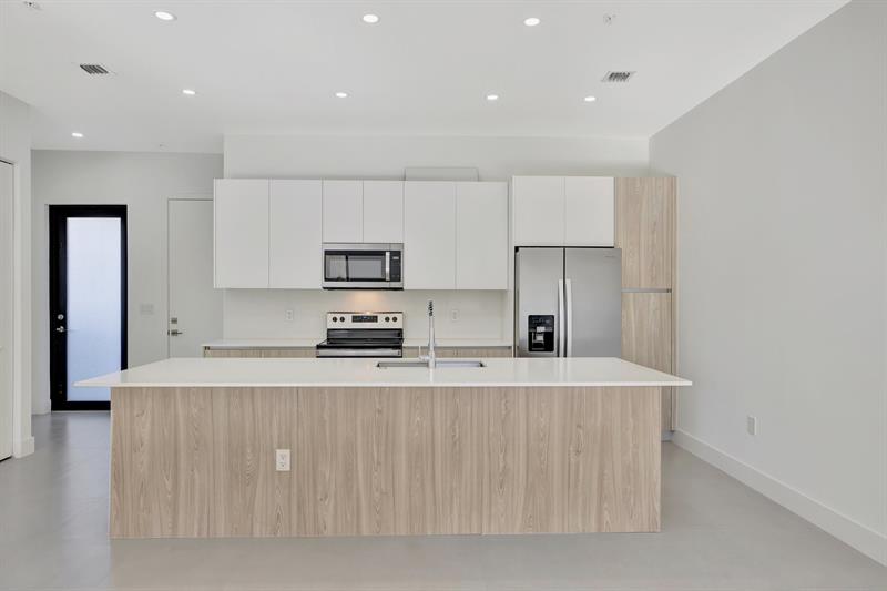 Details for 4208 7th Ter  8, Oakland Park, FL 33334