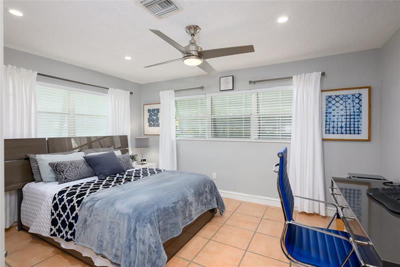 Image 22 of 41 For 4040 17 Ave  