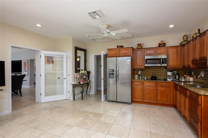 Image 27 of 41 For 4040 17 Ave  