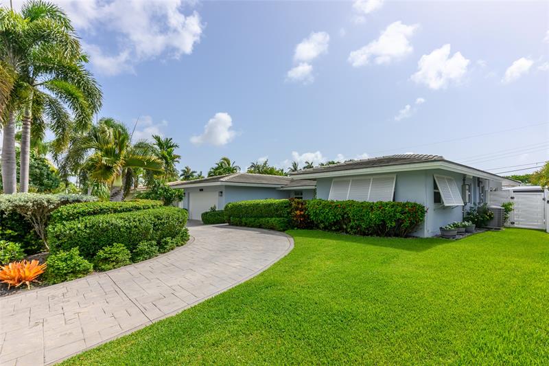 Image 3 of 41 For 4040 17 Ave  
