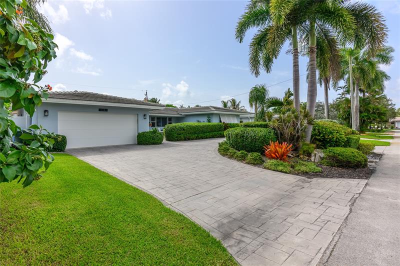 Image 4 of 41 For 4040 17 Ave  